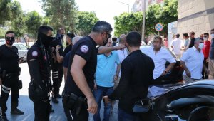 Rastgele ateş edip, polisleri düğün konvoyunun peşine taktı