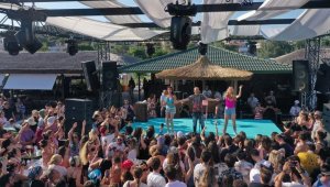 Serdar Ortaç konseri korona virüsü unutturdu