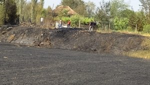 Tarlada çıkan yangında 80'e yakın tavuk ve civciv telef oldu