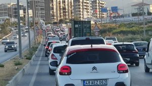 Tatilciler uzun kuyruk oluşturdu