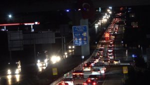 43 ilin geçiş güzergahında trafik yoğunluğu