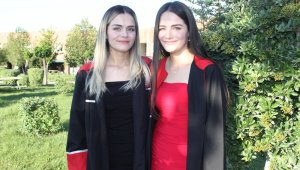 Tıp fakültesinden mezun olan ikizler, bölüm birinciliğini paylaştı
