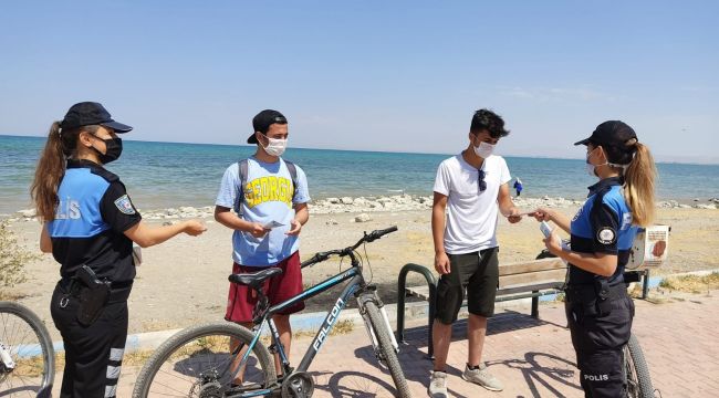 Toplum Destekli Polis'ten boğulmalara karşı broşür 