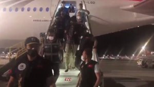 'Tosuncuk' Aydın, uçaktan böyle indirildi