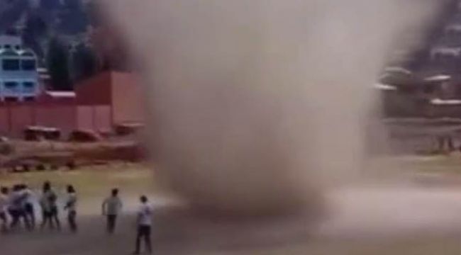 Turistik beldede hortum paniği