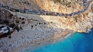 Kaputaş'ta uzun araç kuyrukları oluştu