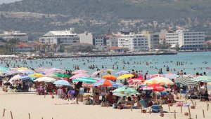 Ünlü tatil beldesi Çeşme tıklım tıklım