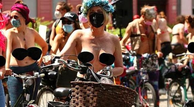 Üstsüz kadınlar protesto için caddeleri doldurdu