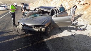 Virajı alamayıp takla attı: 5 yaralı