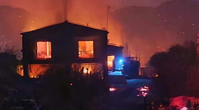 Yangının ölüme neden olduğu Güney Kıbrıs'ta acil durum ilan edildi