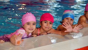 Yarı olimpik havuzda yüzme kursları başladı