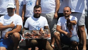 Zehirli aslan balığını ızgarada pişirip yediler