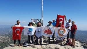 30 Ağustos'u zirvede kutladılar