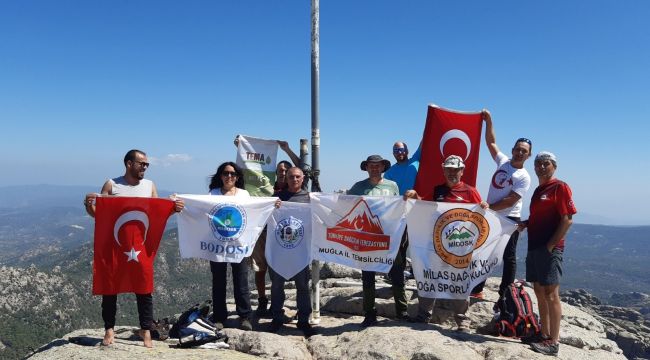 30 Ağustos'u zirvede kutladılar