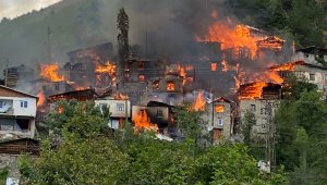 33 ev cayır cayır yandı