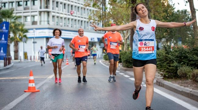 9 Eylül İzmir Yarı Maratonu'na rekor katılım