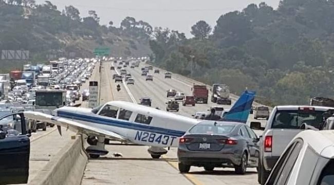 ABD'de küçük uçak otoyola acil iniş yaptı: 2 yaralı