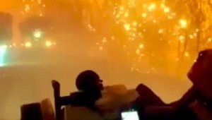 Alevlerin arasında ölümle burun buruna geldiler