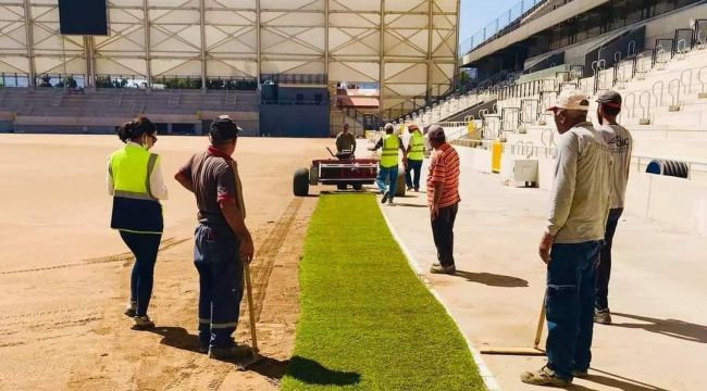 Alsancak Stadı'nda çimler seriliyor