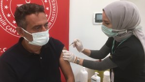 Annesi koronadan öldü, arkadaşlarını aşıya götürdü