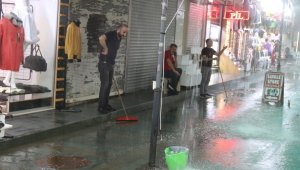 Antalya'da sağanak yağmur