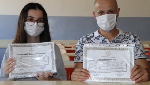 Baba-kız birlikte mezun oldu