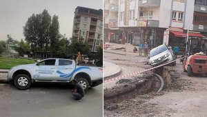 Belediyeye ait araç, belediyenin açtığı çukura düştü