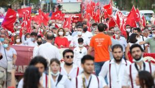 30 Ağustos coşkusu Bayraklı sokaklarına taşındı