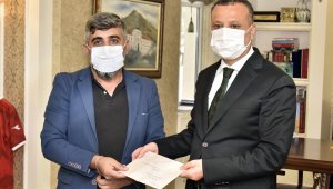 Çay ocağının kazancını yangın bölgesindeki yaşlı çifte yolladı