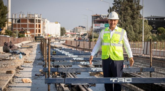 Çiğli Tramvayı'nda ilk raylar döşendi