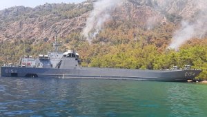 Deniz Kuvvetleri de yangınla mücadelede