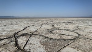 Dünyanın 2. büyük doğal sodyum kaynağı 'Acıgöl' kuruyor