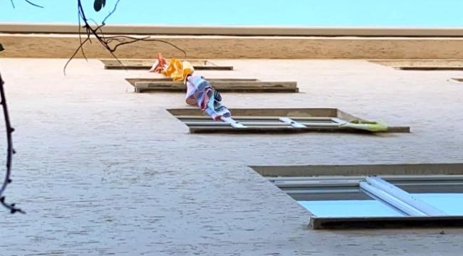 Engelli genç kız 4. kattan çarşafla inmek isterken aşağıya düştü