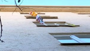 Engelli genç kız 4. kattan çarşafla inmek isterken aşağıya düştü