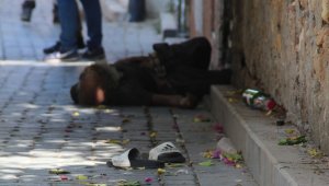 Evsiz şahıs sokak arasında ölü bulundu