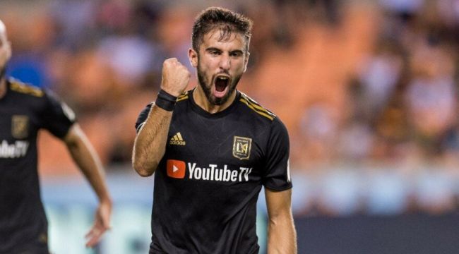 Fenerbahçe'nin yeni transferi Diego Rossi, İstanbul'a geldi.