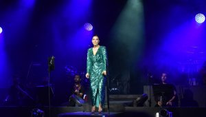 Festivale Ebru Gündeş'le muhteşem final