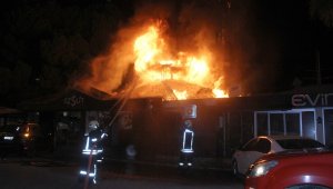 Fethiye'de iki kafe alev alev yandı