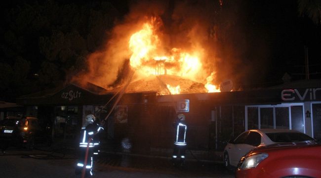 Fethiye'de iki kafe alev alev yandı
