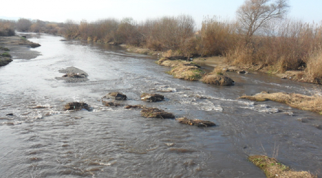  Gediz Nehri tertemiz ve berrak akmalı