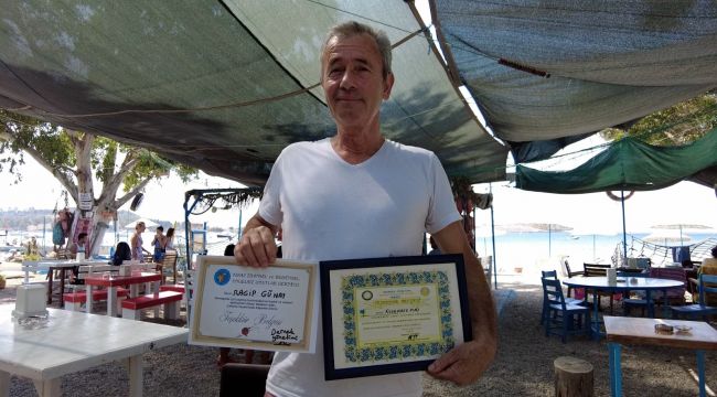 İşletmesinin kapısını engellilere açtı