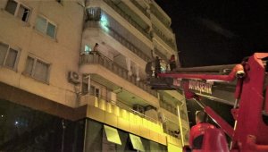 İtfaiyenin evde aradığı emekli öğretmen hastanede bulundu