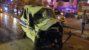 İzmir'de feci kaza: Polis otosuyla çarpıştı