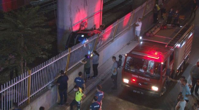 İzmir'de araç viyadükten tren yoluna uçtu: 1 ölü, 5 yaralı