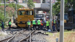 İzmir'de yük treni raydan çıktı, İZBAN aksadı