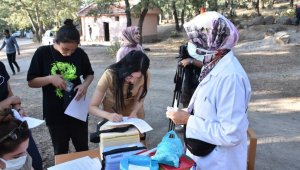 Kamptaki öğrenciler dağda aşılarını yaptırdı