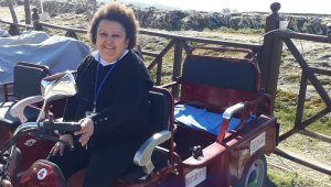 Kamyonun altına alan kadın öldü, torunu kurtuldu