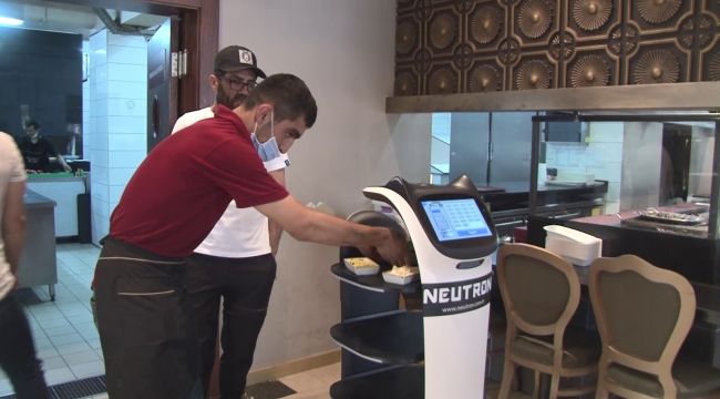 Kebapçıda robot garson ile servis dönemi