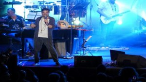 Kenan Doğulu Çeşme'de 3 saat sahnede kaldı