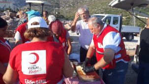Kızılay'dan Karaburun Küçükkahve yangınına müdahale eden ekiplere destek